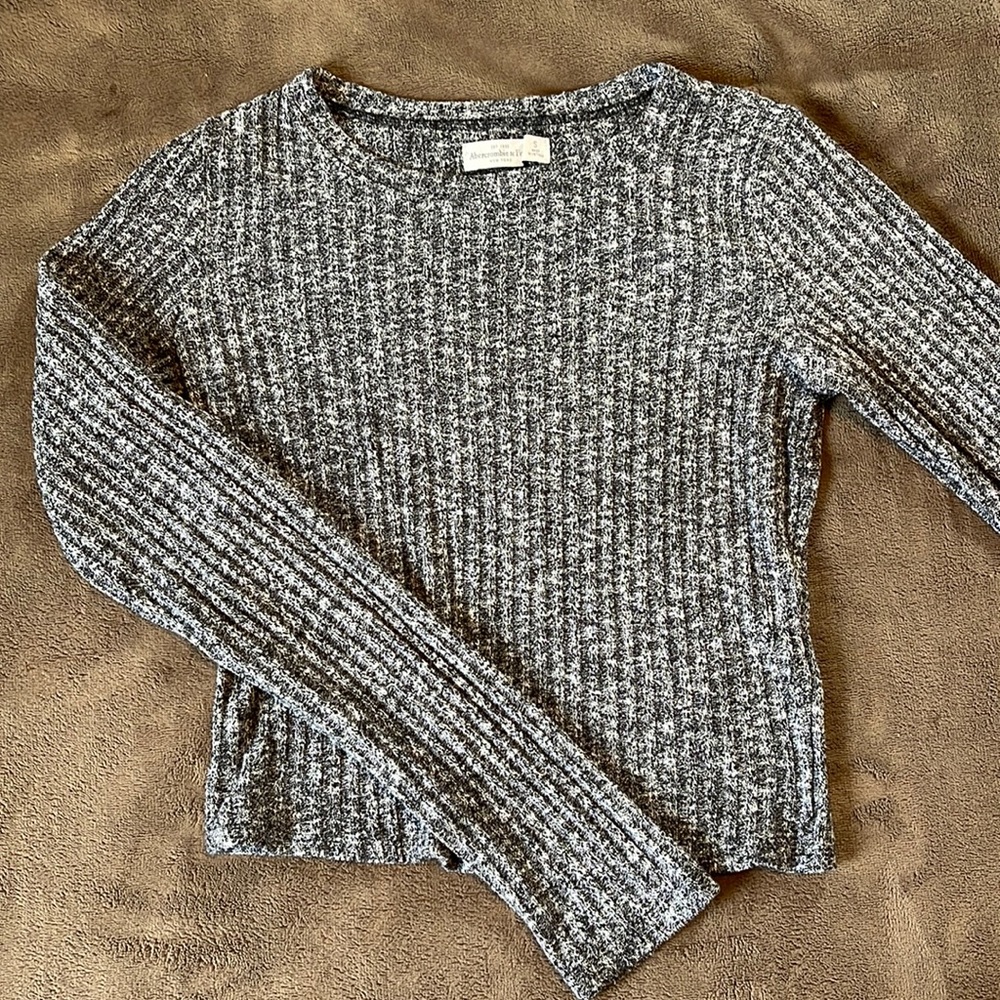 Abercrombie and Fitch cropped long sleeve